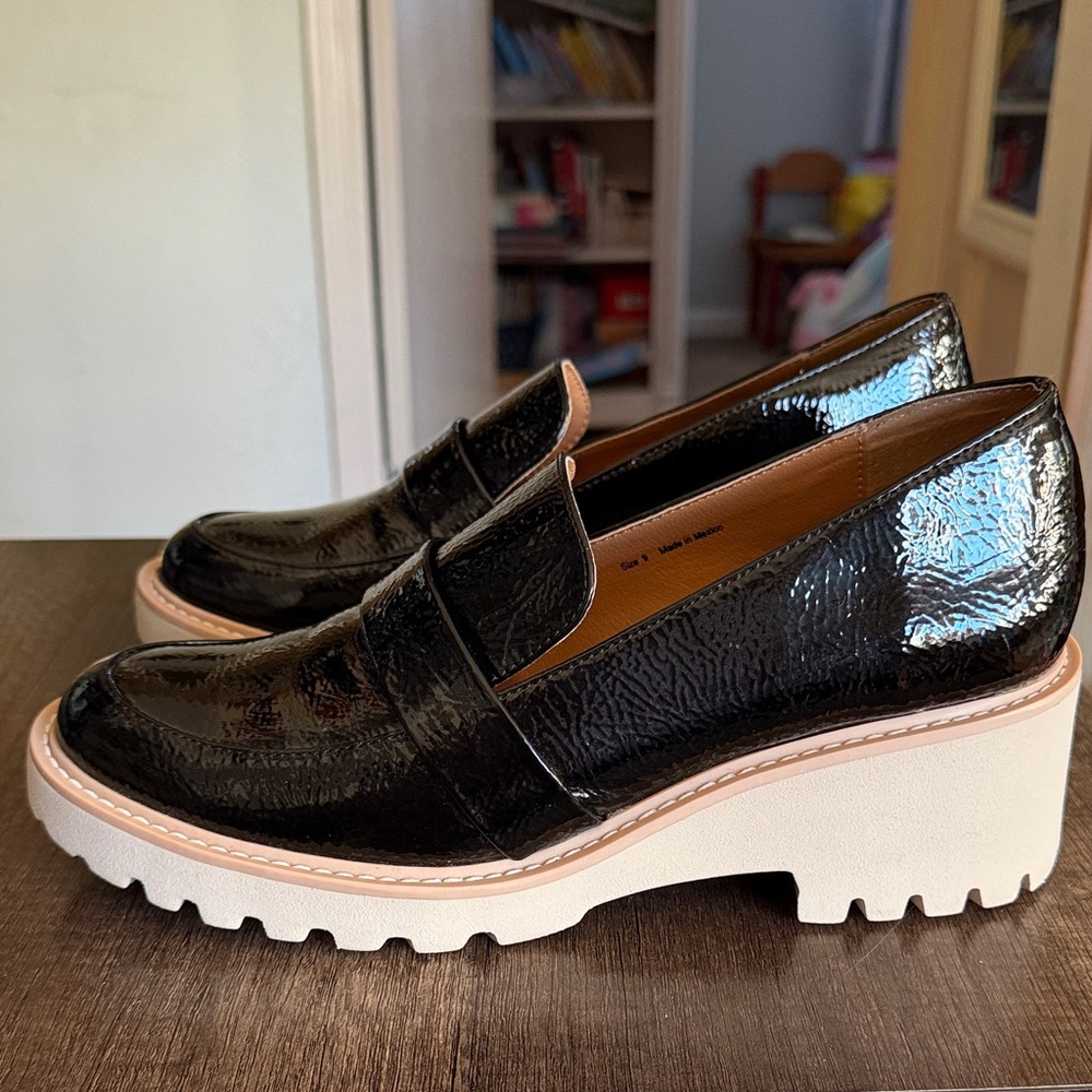 EUC Dolce Vita Hyatt Black Patent Leather Platform Loafers w/White Lug Sole SZ 9 - Picture 3 of 7